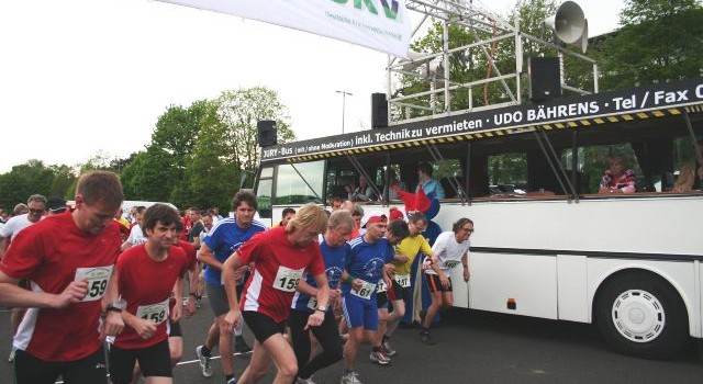 Startschuss auf der Jahnwiese zum DKV-Mannschaftslauf 2012 zugunsten des Kinderschutzbundes