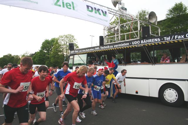 Startschuss auf der Jahnwiese zum DKV-Mannschaftslauf 2012 zugunsten des Kinderschutzbundes