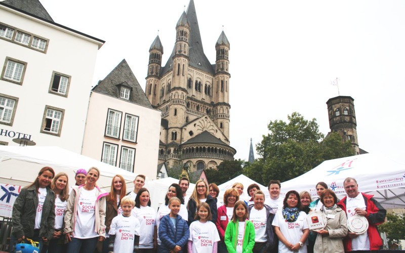 Team der BNP Paribas Leasing Solutions beim Weltkindertagsfest im Rheingarten