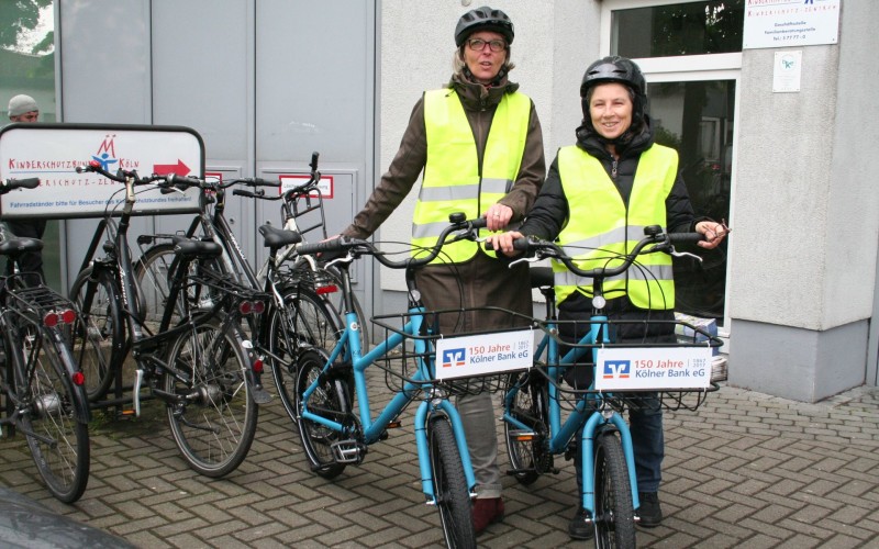 Zwei Dienst- und Freizeiträder für den Einsatz beim Kinderschutzbund in der Bonner Straße