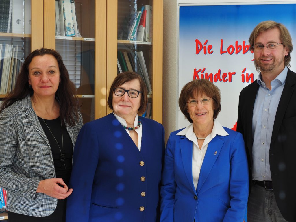 Leitungsteam des Kinderschutzbundes Köln v.l. Maria Große Peerdekamp, Fachliche Leitung, Marlis Herterich, Vorsitzende, Barbara Zaabe, bisherige Geschäftsführerin, Lars Hüttler, neuer Geschäftsführer