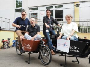 Kooperationspartner ADFC, GAG und Sozialraumkoordination Humboldt-Gremberg/ Kalk präsentieren das neue Lastenrad in Kalk